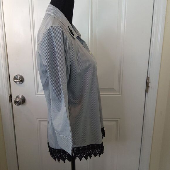 Las olas black and white striped 3/4 sleeve blouse with lace trim hem - Picture 9 of 12